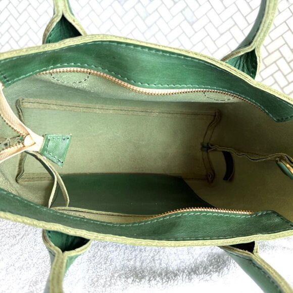 Portland Leather Small Raindrop Crossbody Bag $240 Retail. NWOT. - Picture 4 of 11